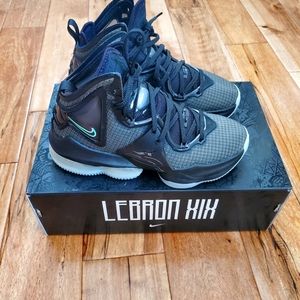 NIKE LEBRON  XIX JAMES SNEAKER BLACK-ANTHRACITE /NOIR BOYS SZ4.5 Y